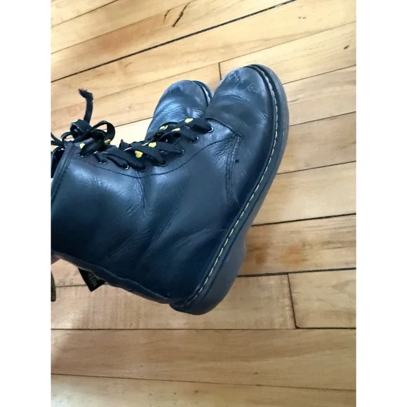 Dr. Martens black combat boots heart laces - Picture 4 of 10